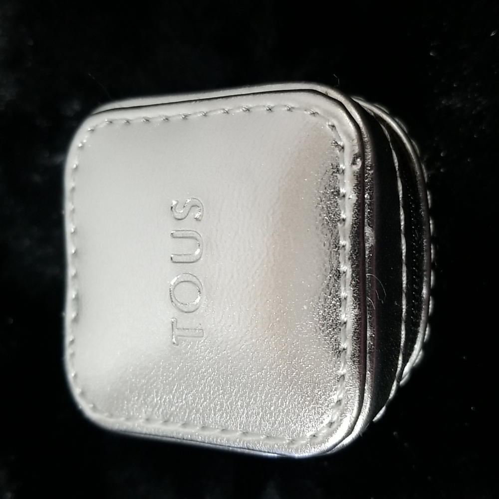 TOUS SILVER ZIP AROUND RING CASE